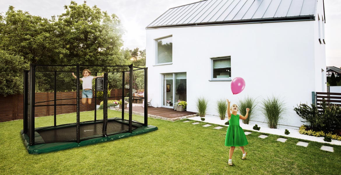 How to choose a trampoline for a small yard?